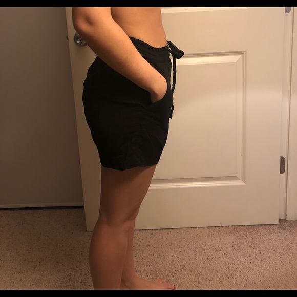 Black short - Picture 2 of 3